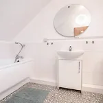 Atmospheric With A Swimming Pool *