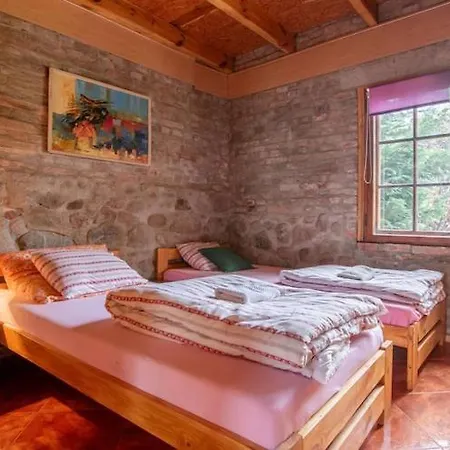 Atmospheric With A Swimming Pool Feriehus *
